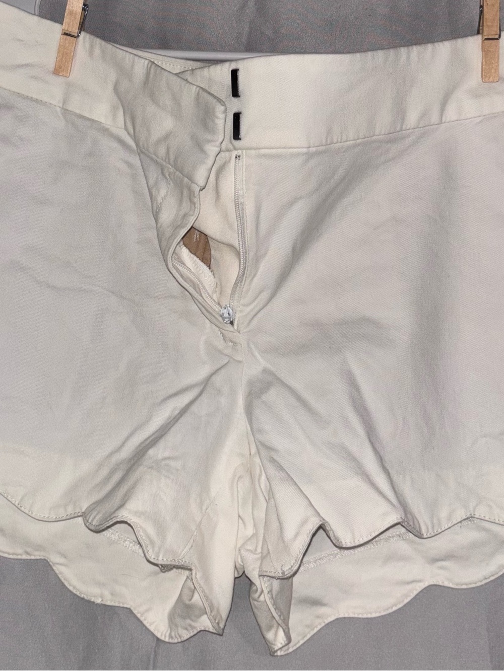 LOFT White Women's Casual Shorts with Scalloped Trim